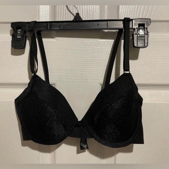Set of 2 Christian Siriano Lace Bras. Like New. Size 32B. $8 - Picture 2 of 10